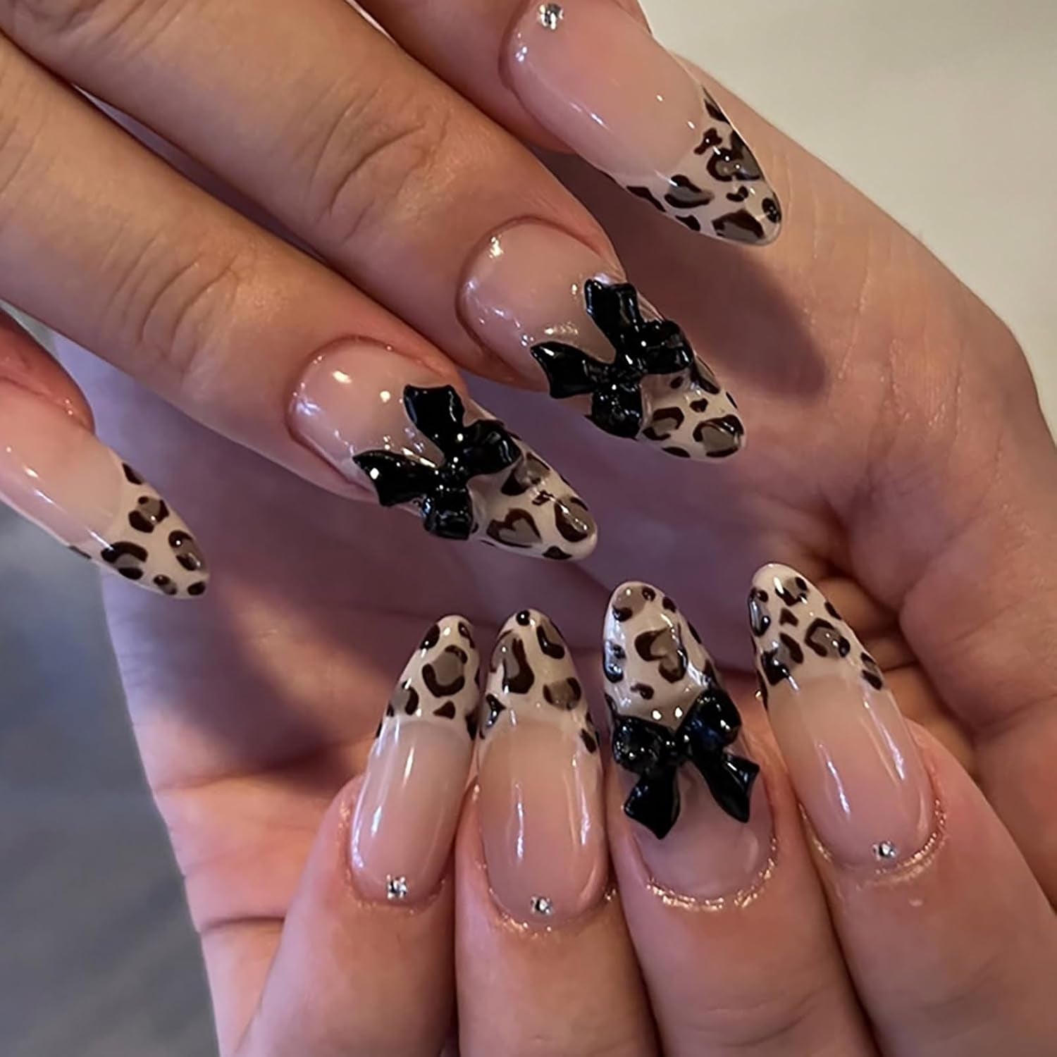 24Pcs Medium Almond Press on Nails French Tip Fake Nails with Brown Leopard Gold Line Design Glossy Reusable False Nail Artificial Acrylic Nails Press Ons Holiday Stick on Nails for Women DIY Manicure