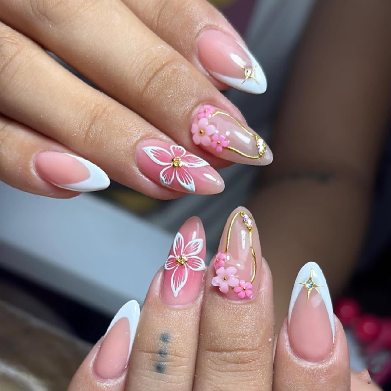 CTTHNBD Press on Nails Almond - French Tip Fake Nails with Gold Line Design - Medium Fasle Nails Press Ons - for Women 24 Pcs